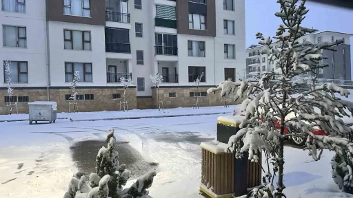 Yoğun kar nedeniyle Elazığ’da eğitime ara verildi
