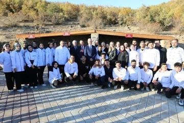 YÖK Başkanı Özvar Bingöl’de öğrencilerle bir araya geldi
