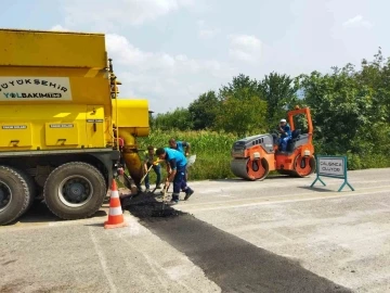 Yol bakım timi asfaltlamada dur durak bilmiyor
