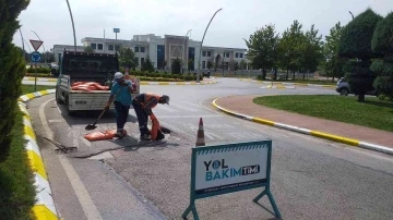 Yol bakım timi çalışmalarını sürdürüyor
