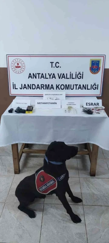 Yol kontrolünde durdurulan araçtan uyuşturucu madde çıktı
