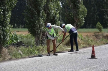 Yol temizlik çalışmaları devam ediyor
