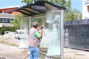 Yolcu duraklarında bakım ve onarım çalışmaları sürüyor
