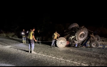 Yolcu otobüsü traktöre çarptı: 3’ü ağır 6 yaralı
