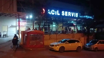 Yolda yürürken omzuna yorgun mermi isabet eden kadın yaralandı
