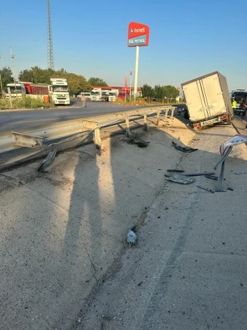 Yoldan çıkan kamyonet kaza yaptı: 1 ölü
