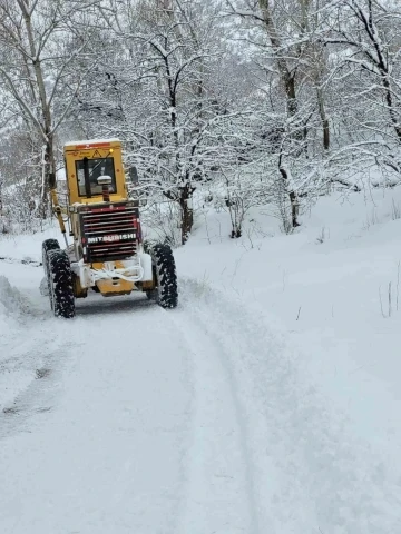 Yollar temizlendi, çocuklar karın keyfini çıkardı
