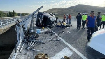 Yozgat'ta otomobil köprü bariyerlerine çarptı: Aynı aileden 3 kişi hayatını kaybetti!
