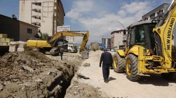 Yüksekova’da kaldırım yapım çalışması
