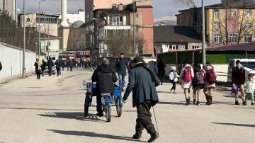 Yüksekova’da yıllardır kapalı olan yol trafiğe açıldı
