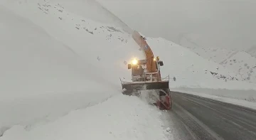 Yüksekova-Şemdinli yolu karayollarına emanet
