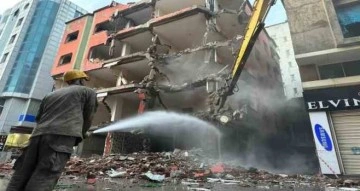 Yüksekova’da depreme dayanıksız yapılar bir bir yıkılıyor