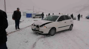 Yüksekovalılar güne karla uyandı
