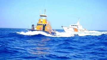 Yunan Sahil Güvenliği, yelkenli tekneyi taciz etti, Türk askeri “rotanızı değiştirmeyin, tam yol ileri” dedi
