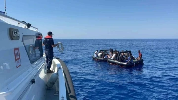 Yunanistan’ın geri ittiği 18 düzensiz göçmen kurtarıldı
