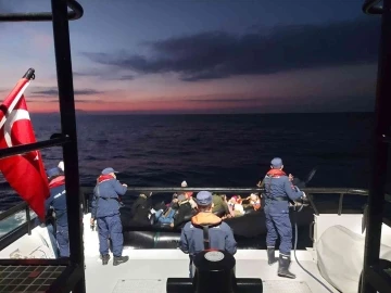 Yunanistan’ın ölüme ittiği 61 düzensiz göçmen kurtarıldı
