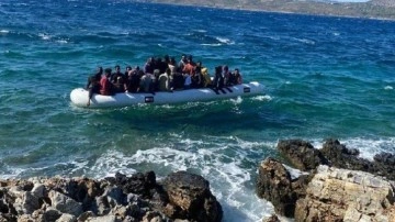 Yunanistan'ın geri gönderdiği 49 kaçak göçmen kurtarıldı