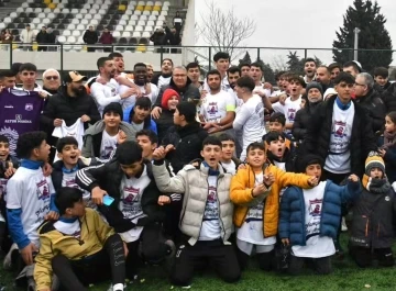 Yuntdağspor ve Horozköyspor’un Şampiyonluk Kupaları Başkan Çerçi’den
