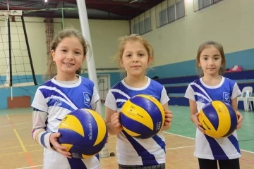 Yunusemre’de kış voleybol kursu kayıtları başladı
