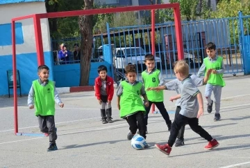 Yunusemre’de yeni dönem futbolcu taramaları başladı
