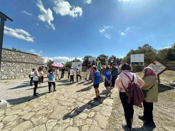 Yunusemreli doğaseverler Aigai’yi gezdi
