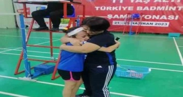 Yunusemreli Zeren badmintonda Türkiye üçüncüsü oldu