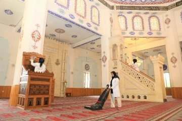 Yüreğir’deki camilerde bayram temizliği