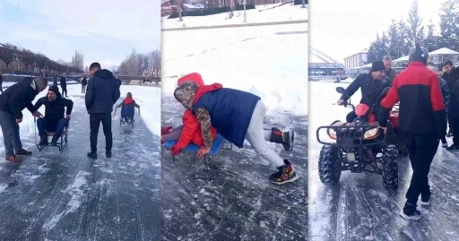 Yüzeyi buz tutan nehrin üzerinde kızak keyfi yaşadılar
