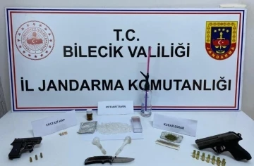 Zehir tacirliği yapan iki şahıs gözaltına alındı
