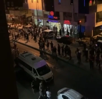 Zeytinburnu’nda kız kaçırma iddiasından çıkan yanlış anlaşılmada 2 kişi yaralandı
