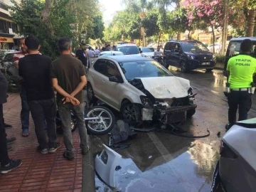 Zincirleme kazada motosiklet sürücüsü feci şekilde öldü
