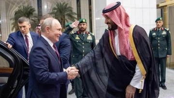 Ziyarette o anlar dikkat çekti: Putin neden bütün fotoğraflarda gülüyor?