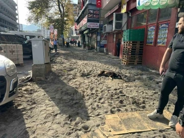 Zonguldak Belediyesi’nin kaldırım yenileme çalışmaları sürüyor
