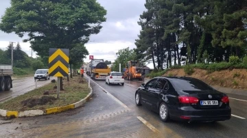 Zonguldak-Düzce yolu sel nedeniyle trafiğe kapandı
