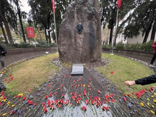 Zübeyde Hanım vefatının 102. yıl dönümünde mezarı başında anıldı
